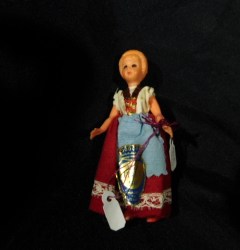 4.5''  HARD PLASTIC  DOLL HOUSE DOLL  MISS ITALY 5449 TAG